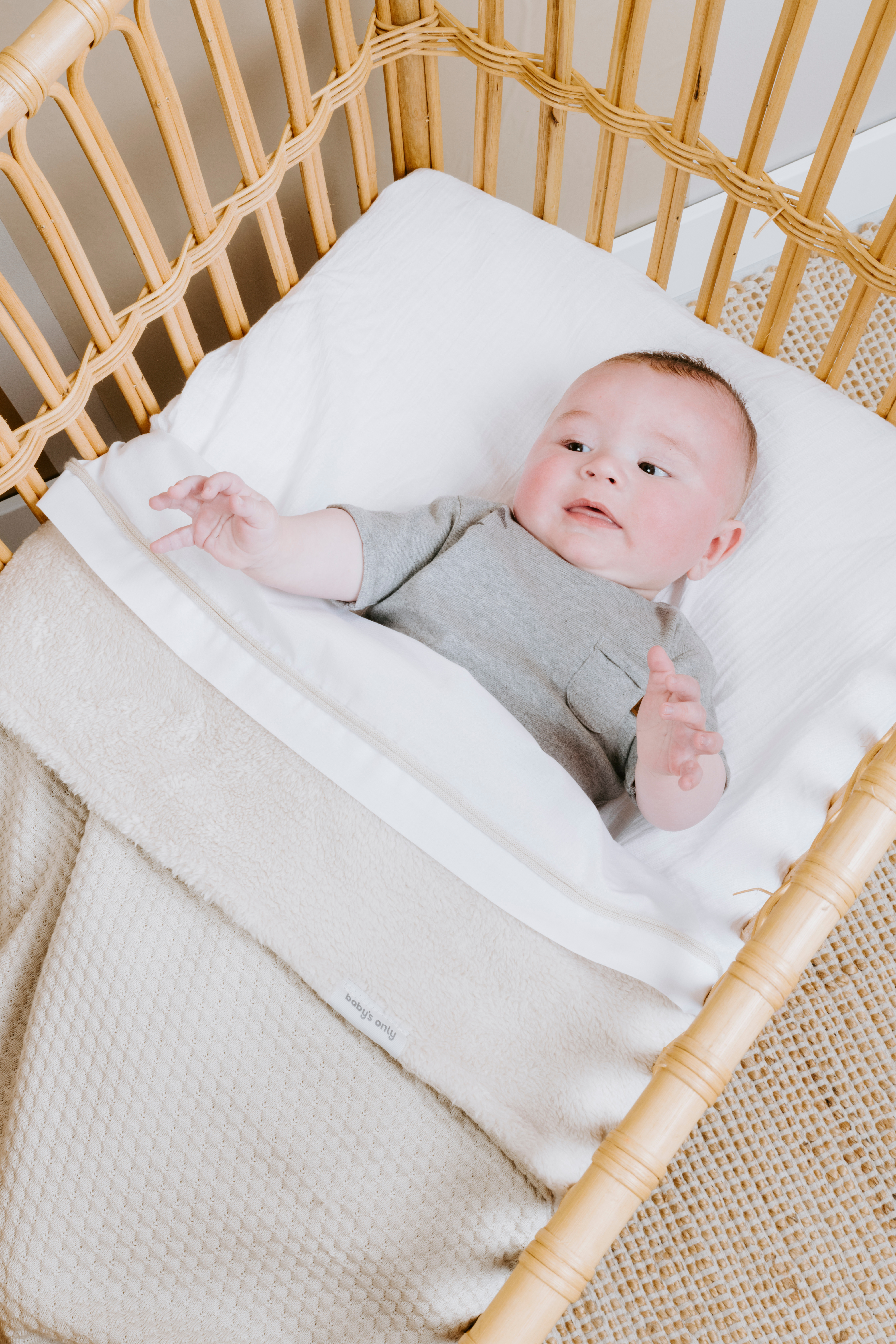 Drap lit bébé ruban tricoté warm linen/blanc