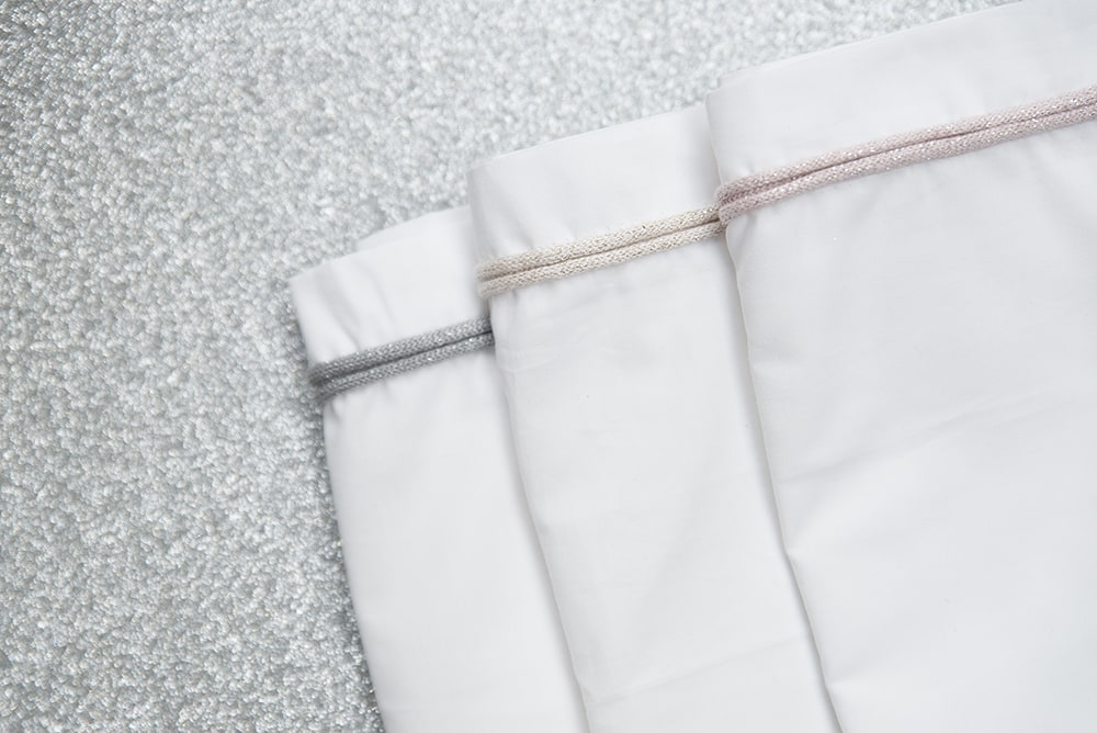 Drap lit bébé ruban tricoté gris argent/blanc